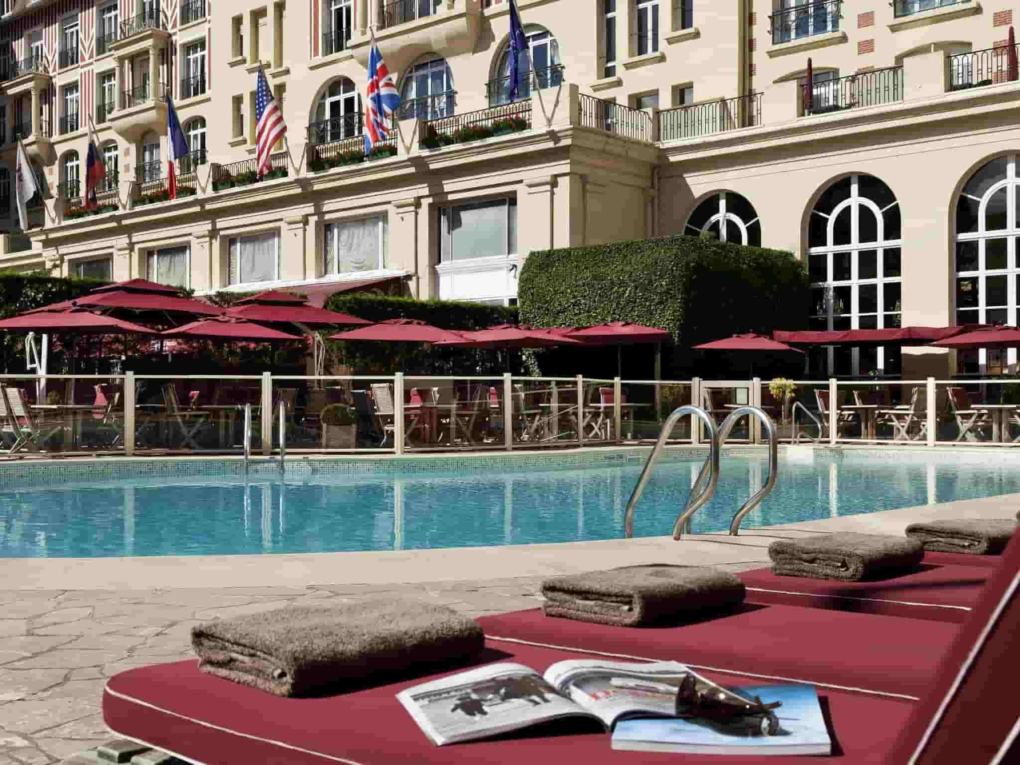 Hotel Barriere Le Royal Довиль Экстерьер фото
